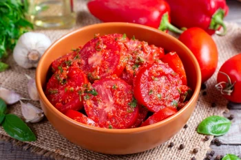 Rețete Culinare cu Roșii: Transformă Recolta din Grădină într-o Operă Gastronomică