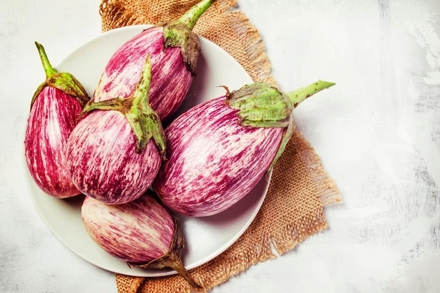 resized640_fresh--lilac--striped--eggplants--plate--top--view--630207--6236--jpg--seq-2.webpVinete ALBE ROZ (BYAL ROZOV) - Seminte de Vinete Albe cu Roz Soi timpuriu alb, 1 gram, Opal