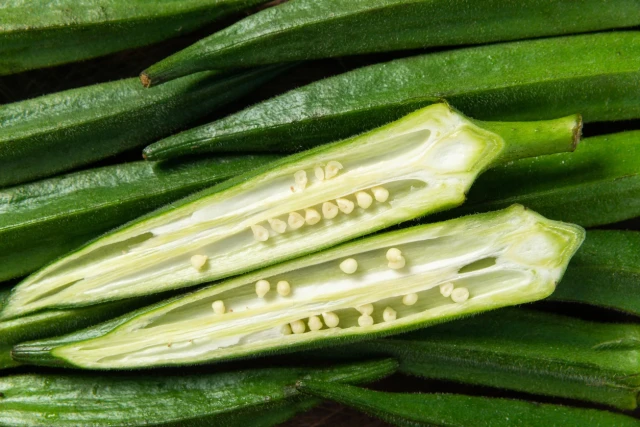 resized640_inside--a--piece--of--okra--jpg--seq-4.webpSeminte de bame verzi - soi timpuriu foarte productiv, 5 grame, Opal